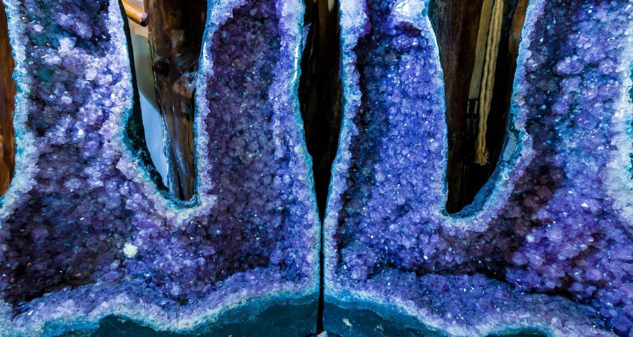 ホテル Castelul De Vis Petroşani エクステリア 写真